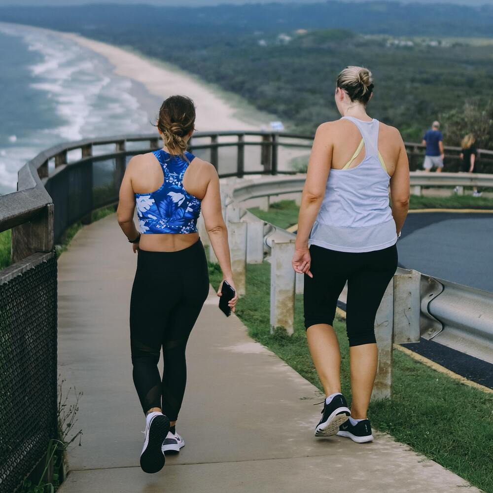 Free outdoor exercise for middle-aged adults.